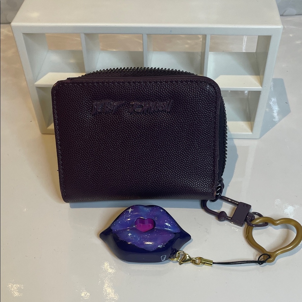 ⚡️5/$25- Betsey Johnson 💕☠️shiny plum wallet with graphic lining
